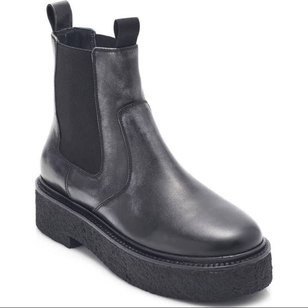 NWT Free People Carmel Chelsea Boots